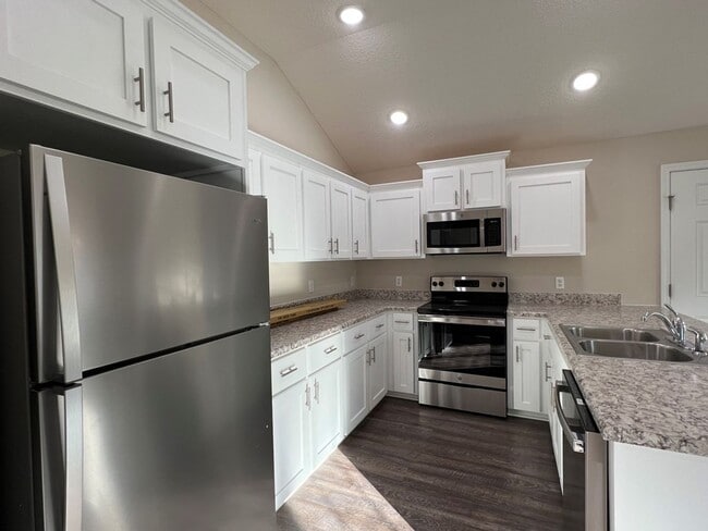114 Villa Rd in Jesup, GA - Building Photo - Building Photo