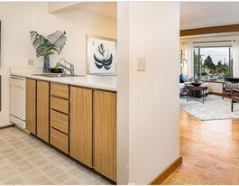 1740 NE 86th St in Seattle, WA - Building Photo