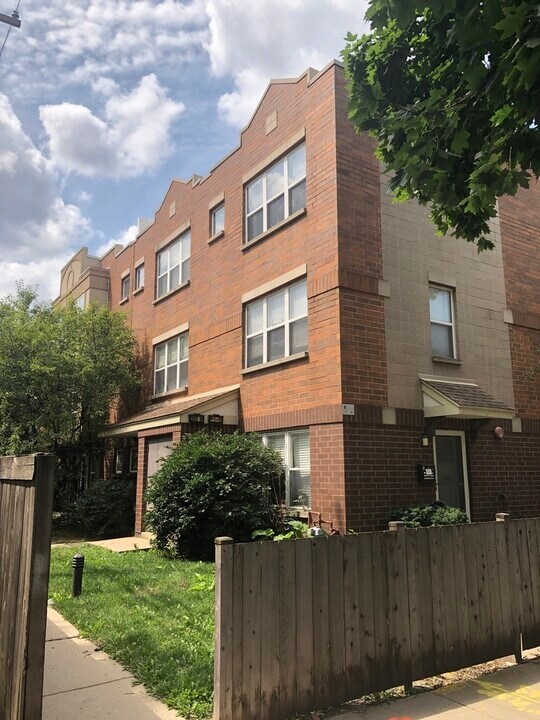 3951 W Ainslie St in Chicago, IL - Building Photo