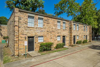 RIVERSIDE OAKS APARTMENTS in Shreveport, LA - Building Photo - Building Photo