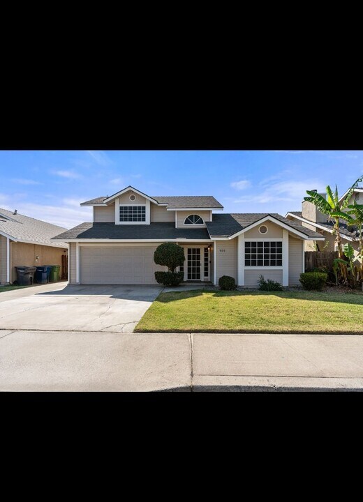 900 Grandview Cir in Turlock, CA - Building Photo