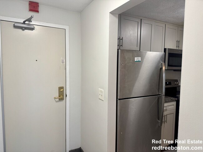 24 Whites Ave, Unit 68 in Watertown, MA - Building Photo - Building Photo