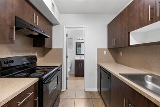 13 S Royal Poinciana Blvd in Miami Springs, FL - Building Photo - Building Photo