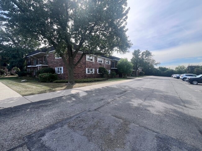 2427 Ogden Ave in Downers Grove, IL - Building Photo - Building Photo