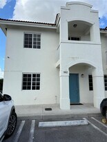 582 SW 2nd Pl in Homestead, FL - Building Photo