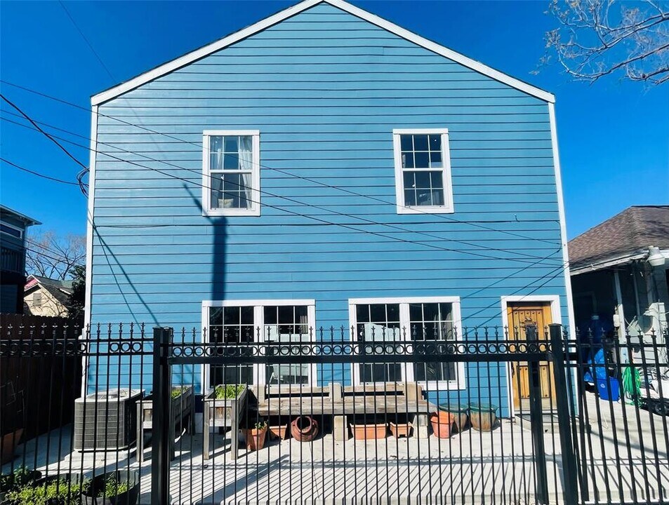 301 Tabor St in Houston, TX - Building Photo