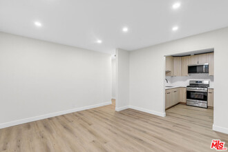 1333 Barry Ave in Los Angeles, CA - Building Photo - Building Photo