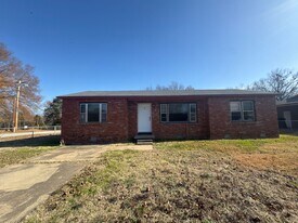4020 N 57th St in Fort Smith, AR - Building Photo