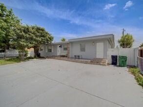 7622 SW 21st St-Unit -1 in Miami, FL - Building Photo - Building Photo