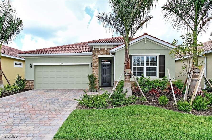 4147 Dutchess Park Rd in Ft. Myers, FL - Building Photo