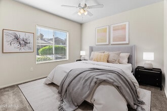 5335 E Shea Blvd in Scottsdale, AZ - Foto de edificio - Building Photo