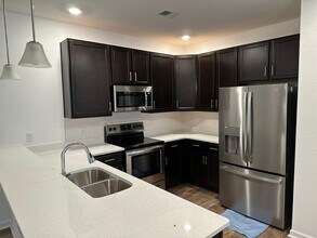 1733 Dromolin Dr in Virginia Beach, VA - Building Photo - Building Photo