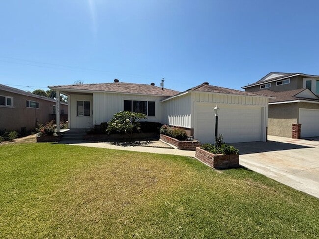 property at 4133 Iroquois Ave