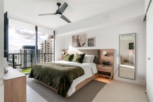 601 NE 1st Ave in Miami, FL - Building Photo