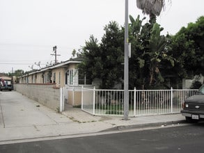 7035 Newell St in Huntington Park, CA - Building Photo - Building Photo