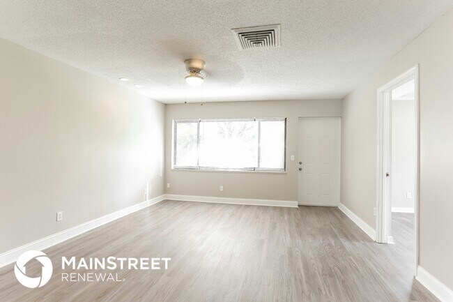 911 Orangeview Dr in Largo, FL - Building Photo - Building Photo
