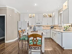 8401 W 127th Cir in Overland Park, KS - Foto de edificio - Building Photo