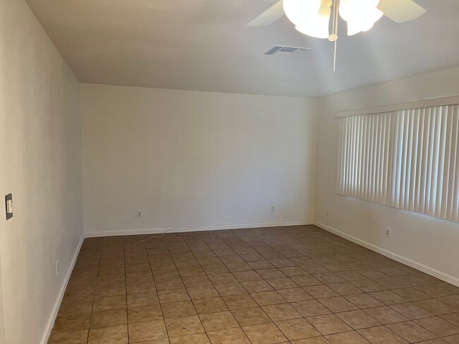 883 Evergreen St in Hemet, CA - Building Photo - Building Photo