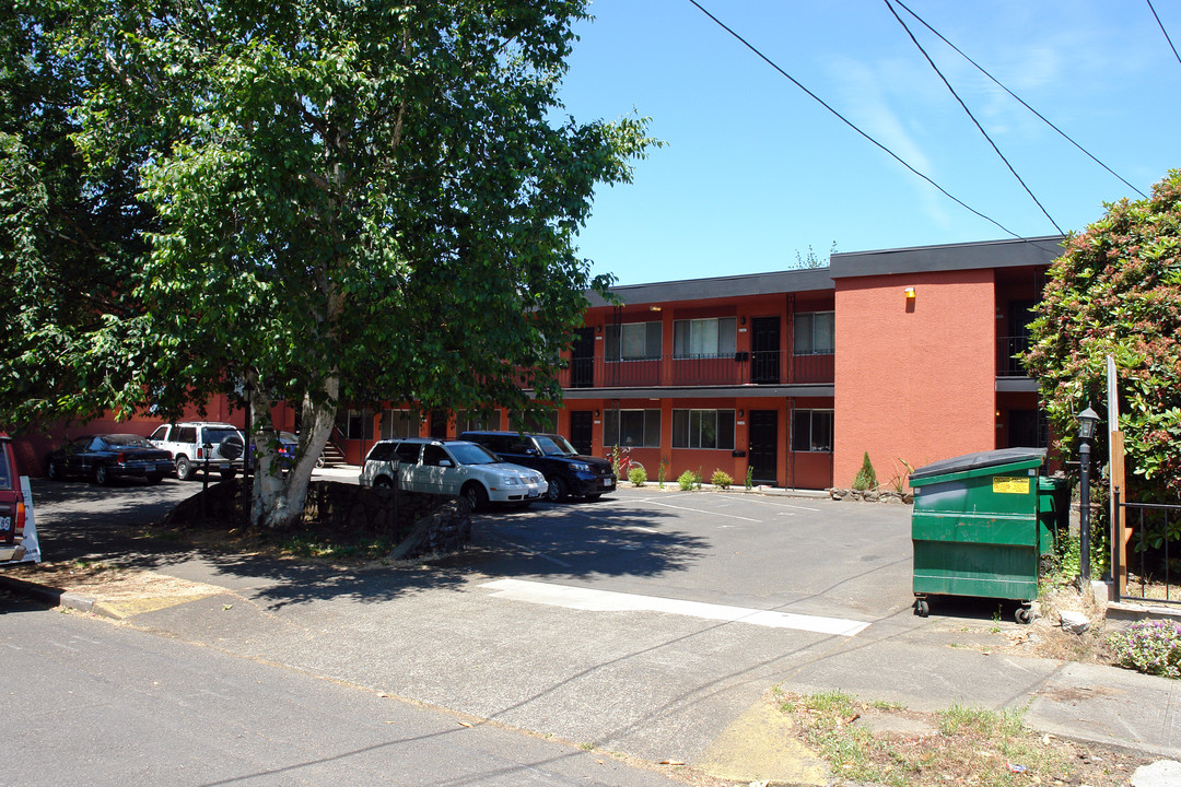 2123-2151 NE Halsey St in Portland, OR - Building Photo