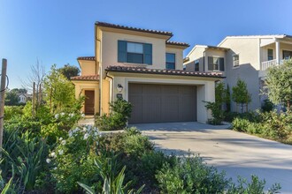 125 Mistletoe in Irvine, CA - Building Photo - Building Photo