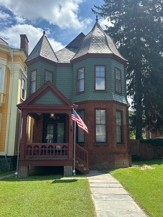 48 S Hamilton St in Poughkeepsie, NY - Building Photo - Building Photo