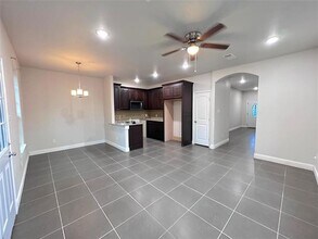 102 Robbins St in Cleburne, TX - Building Photo - Building Photo