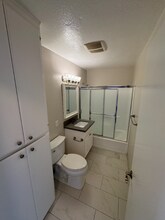623 E Cedar Ave, Unit G in Burbank, CA - Building Photo - Building Photo