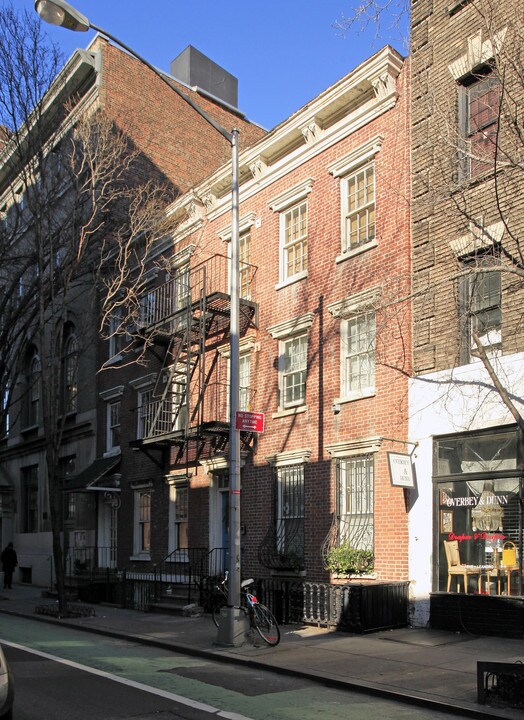 25 Christopher St in New York, NY - Building Photo