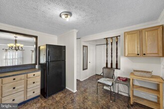 8123 Steeple Chase Ct in Springfield, VA - Building Photo - Building Photo