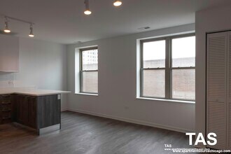 940 W Winona St, Unit 602 in Chicago, IL - Building Photo - Building Photo