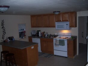 1014 Oxford Ave, Unit 1014.5 Oxford - 4 bedroom in Eau Claire, WI - Building Photo - Building Photo