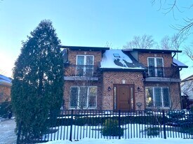 1052 Margret St in Des Plaines, IL - Building Photo