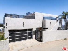 8650 Hollywood Blvd in Los Angeles, CA - Building Photo - Building Photo