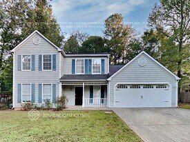 6021 Woodcreek Dr in Woodstock, GA - Building Photo