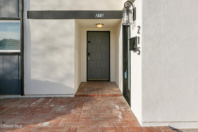 221 Dryden St in Thousand Oaks, CA - Building Photo - Building Photo