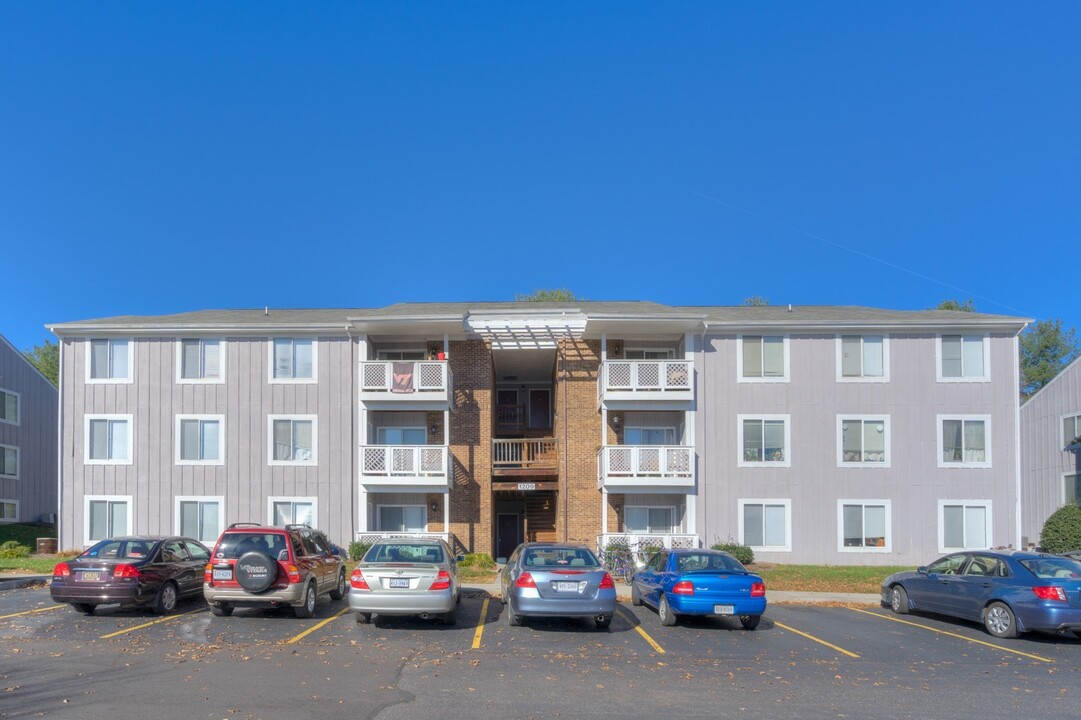 University Terrace in Blacksburg, VA - Building Photo