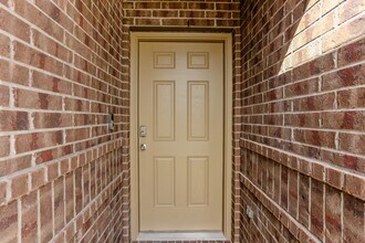 9922 Southern Bayberry Dr in Tomball, TX - Foto de edificio - Building Photo