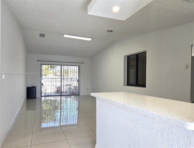 13941 SW 56th Terrace in Miami, FL - Foto de edificio - Building Photo