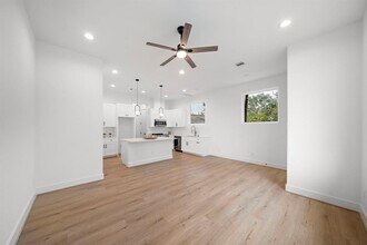 203 Danna Ln-Unit -A in Houston, TX - Building Photo - Building Photo