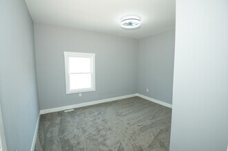 2417 Kenton St, Unit 2417 - First Floor #1 in Cincinnati, OH - Foto de edificio - Building Photo