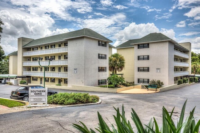 101 N Grandview St in Mount Dora, FL - Building Photo - Building Photo