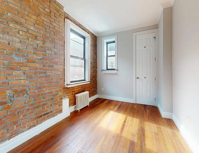 210 E 25th St in New York, NY - Building Photo - Building Photo