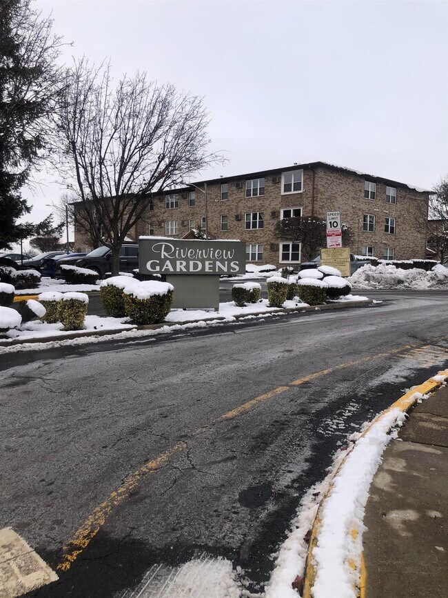 property at 43 Riverview Ct