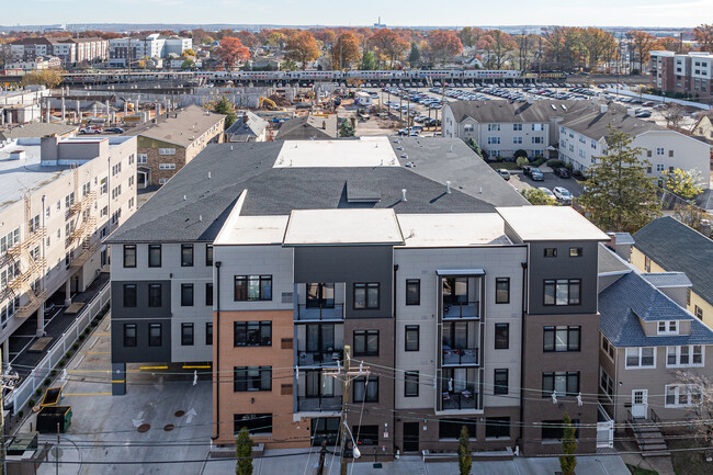 35 W Price St in Linden, NJ - Foto de edificio - Building Photo