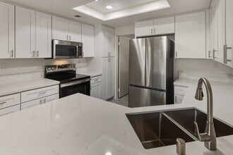 201 Stanford in Irvine, CA - Building Photo - Building Photo