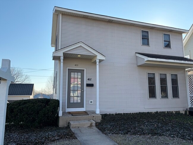 411 Richards St in Geneva, IL - Building Photo - Building Photo