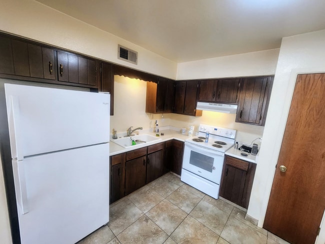 1041 N Mesa Dr in Mesa, AZ - Building Photo - Building Photo