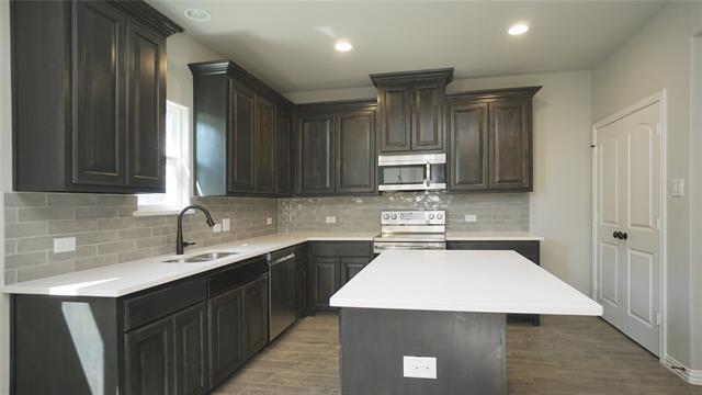 property at 712 Prairie Creek Dr