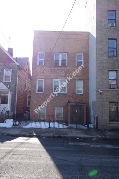 812 E 223rd St in Bronx, NY - Building Photo - Building Photo