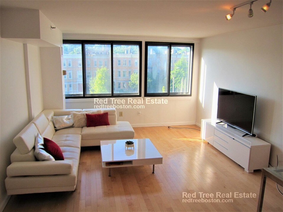1731 Beacon St, Unit 422 in Brookline, MA - Foto de edificio